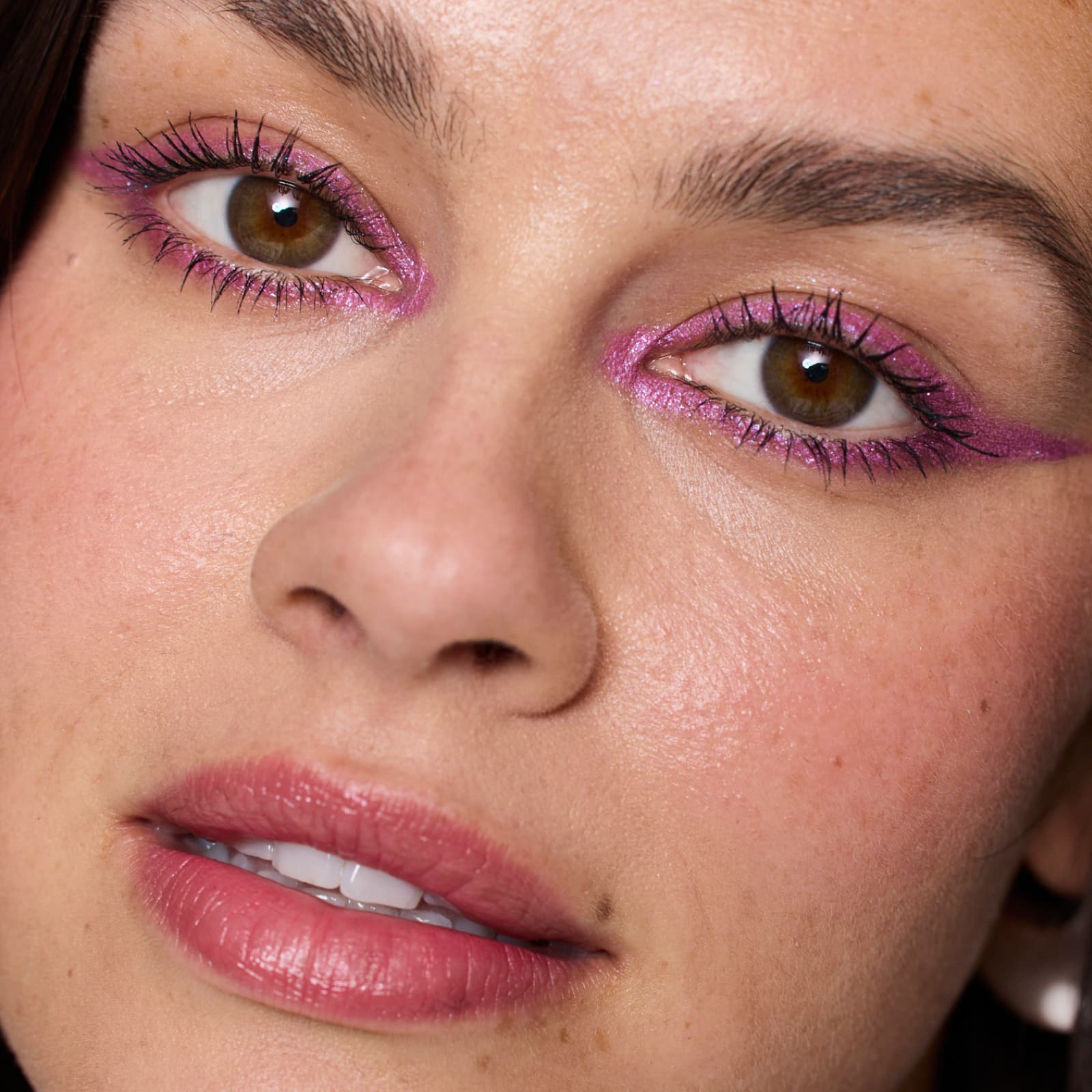 Velvet Love Eyeliner Pencil (Metallic Lilac)