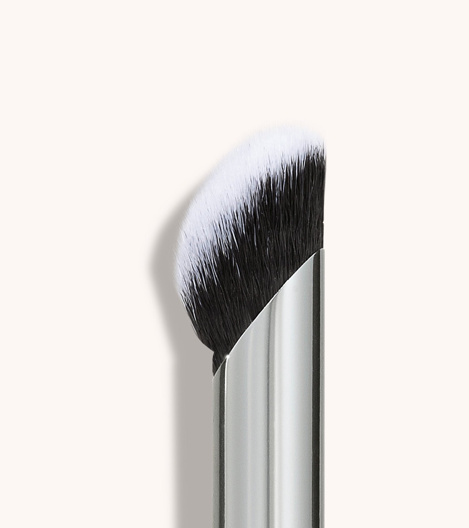146 Concealer Touch & Blend Brush Main Image featured