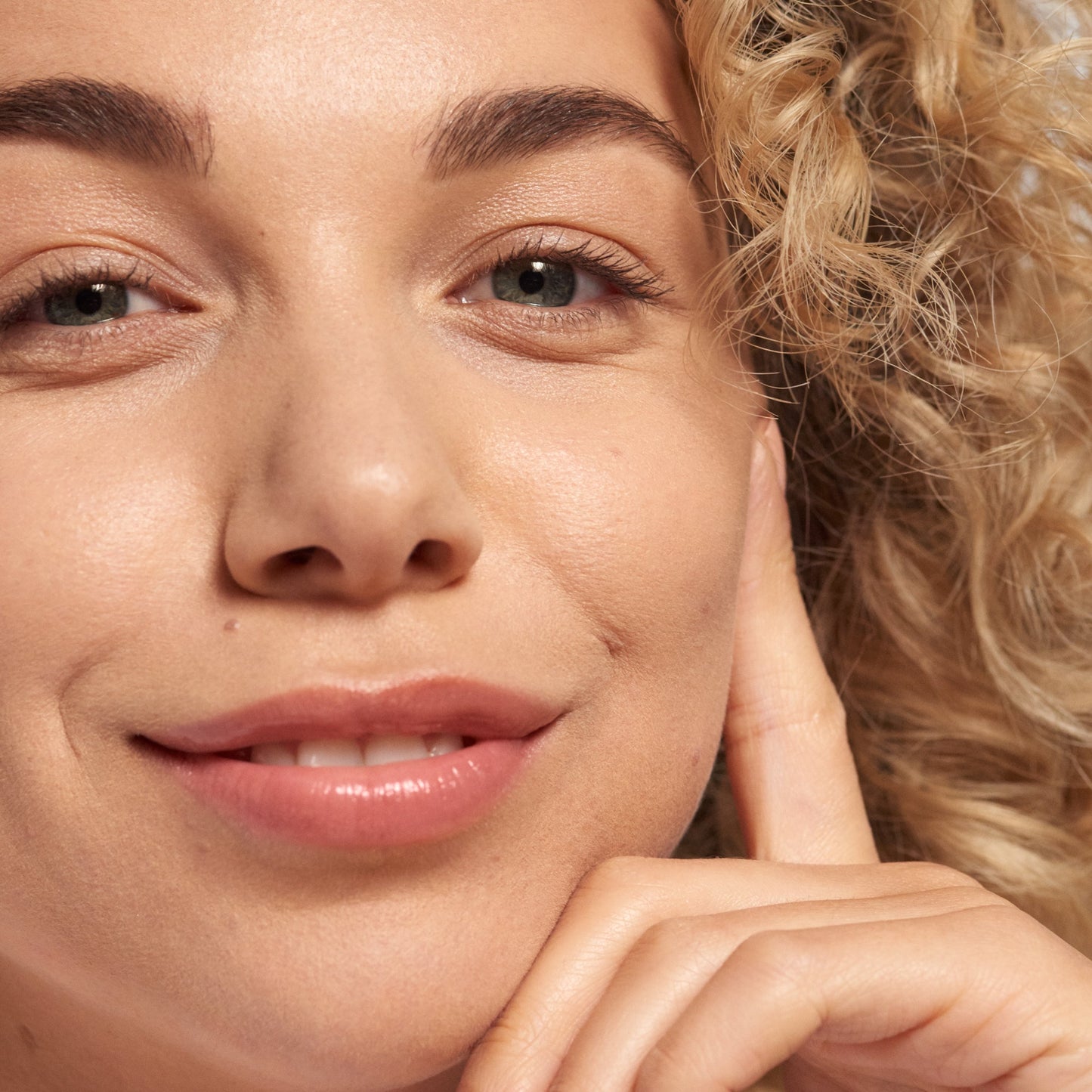 Authentik Skin Foundation (100W Confident) Expanded Image 5