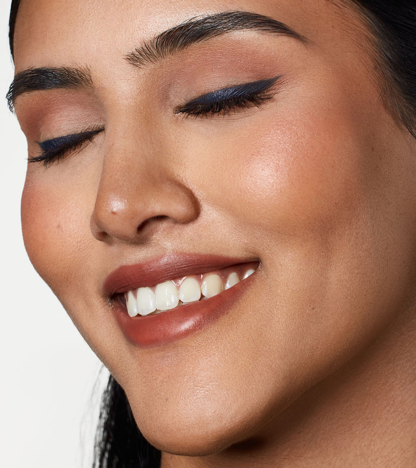 Velvet Love Eyeliner Pencil (Perfect Navy) Expanded Image 3