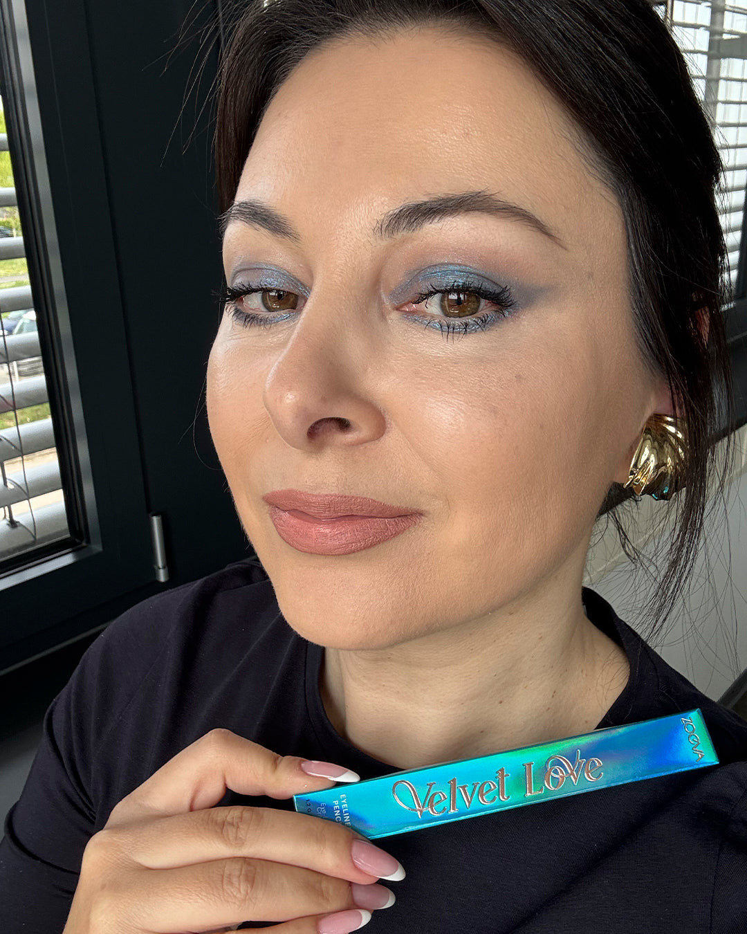 Velvet Love Eyeliner Pencil (Metallic Azure Blue)