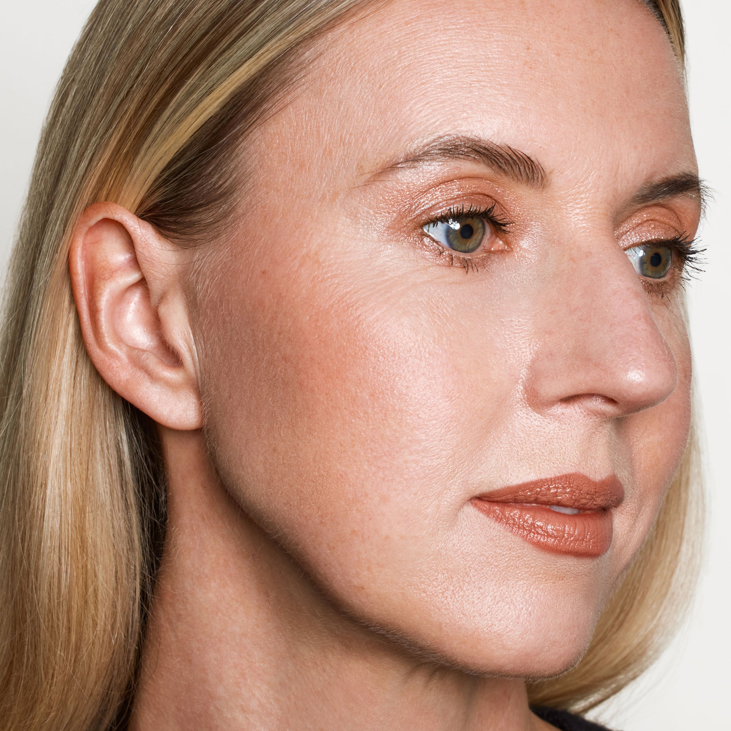 Eye Swipe Longwear 2-in-1 Shadow Liner (Happy Heather)