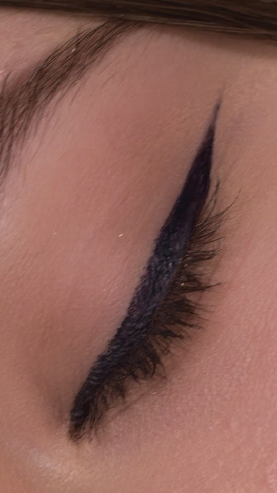 VELVET LOVE LONG-WEAR GEL EYELINER (NAVY) Main Image featured