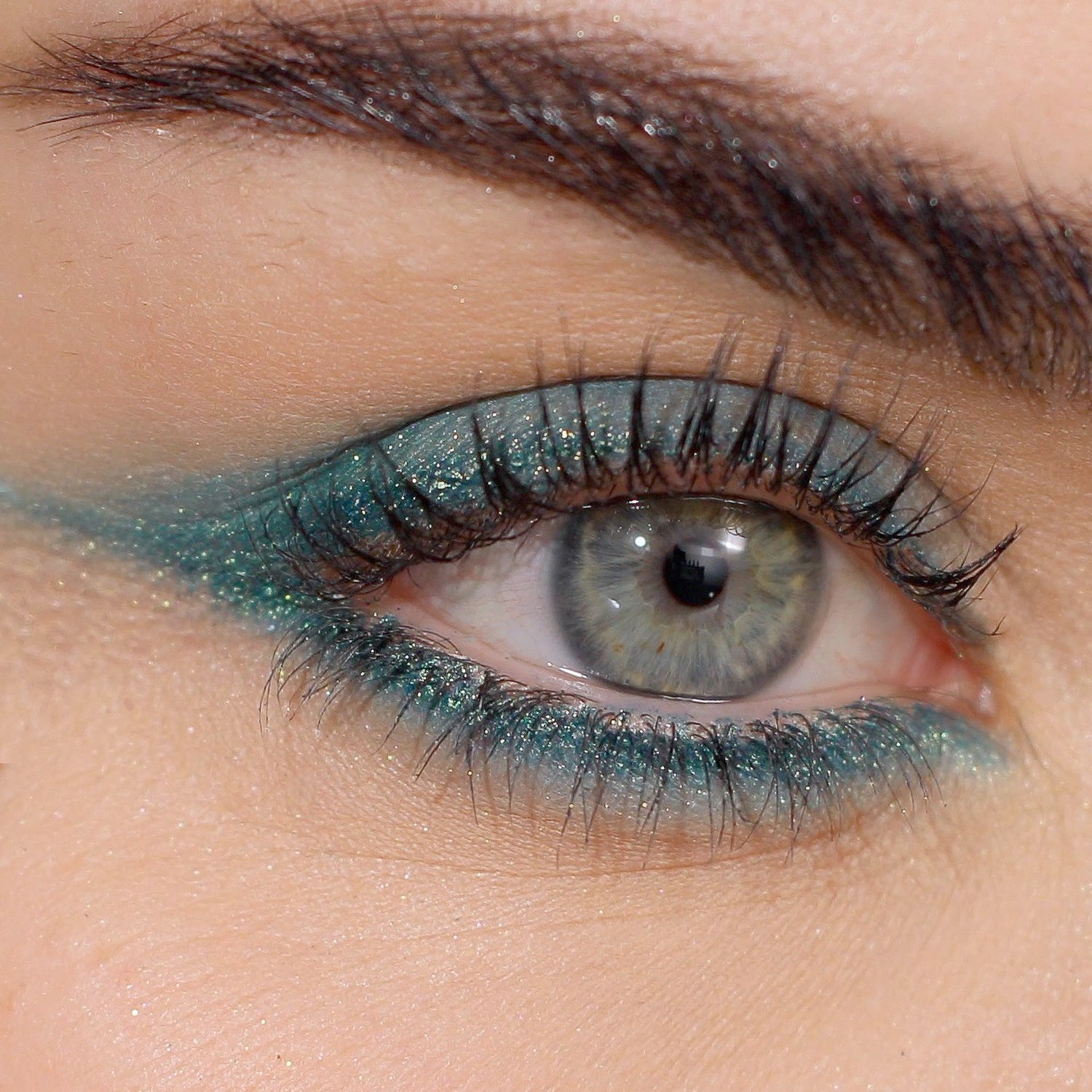 Velvet Love Eyeliner Pencil (Metallic Emerald) Main Image featured