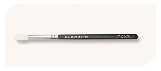 228 Crease Definer Brush (Light Chocolate)